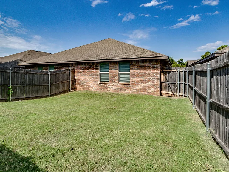 412 Chalk Hill Ct — Photo 42