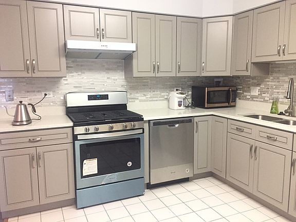 4th image of 6211 Lincoln Ave Unit 206