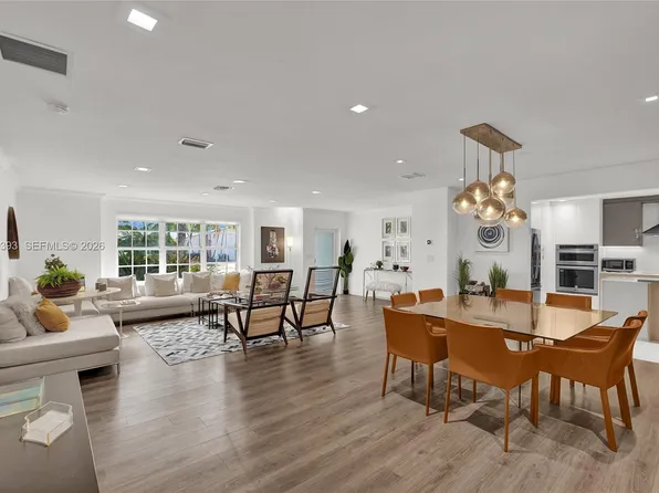 2301 NE 196th St, Miami, FL 33180