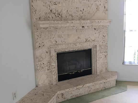 Gas fireplace