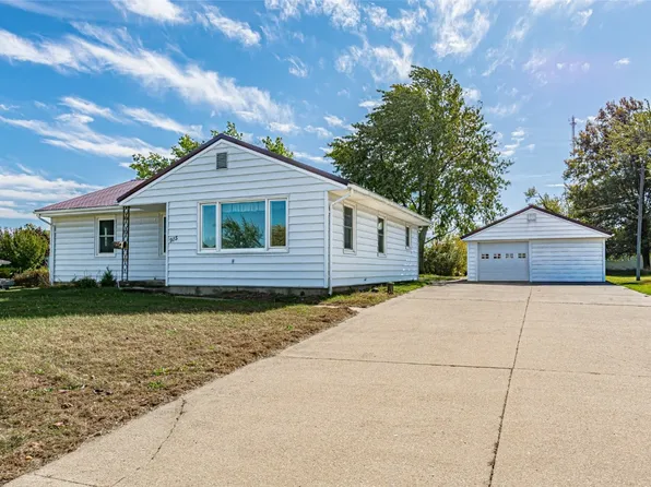 915 Suburban St NE, Cedar Rapids, IA 52402