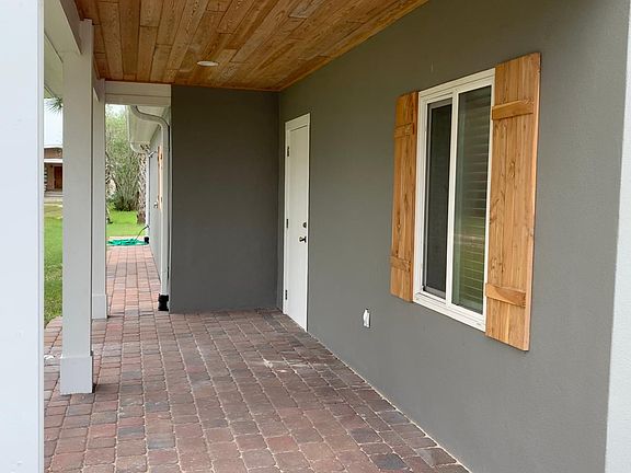 covered patio to front door