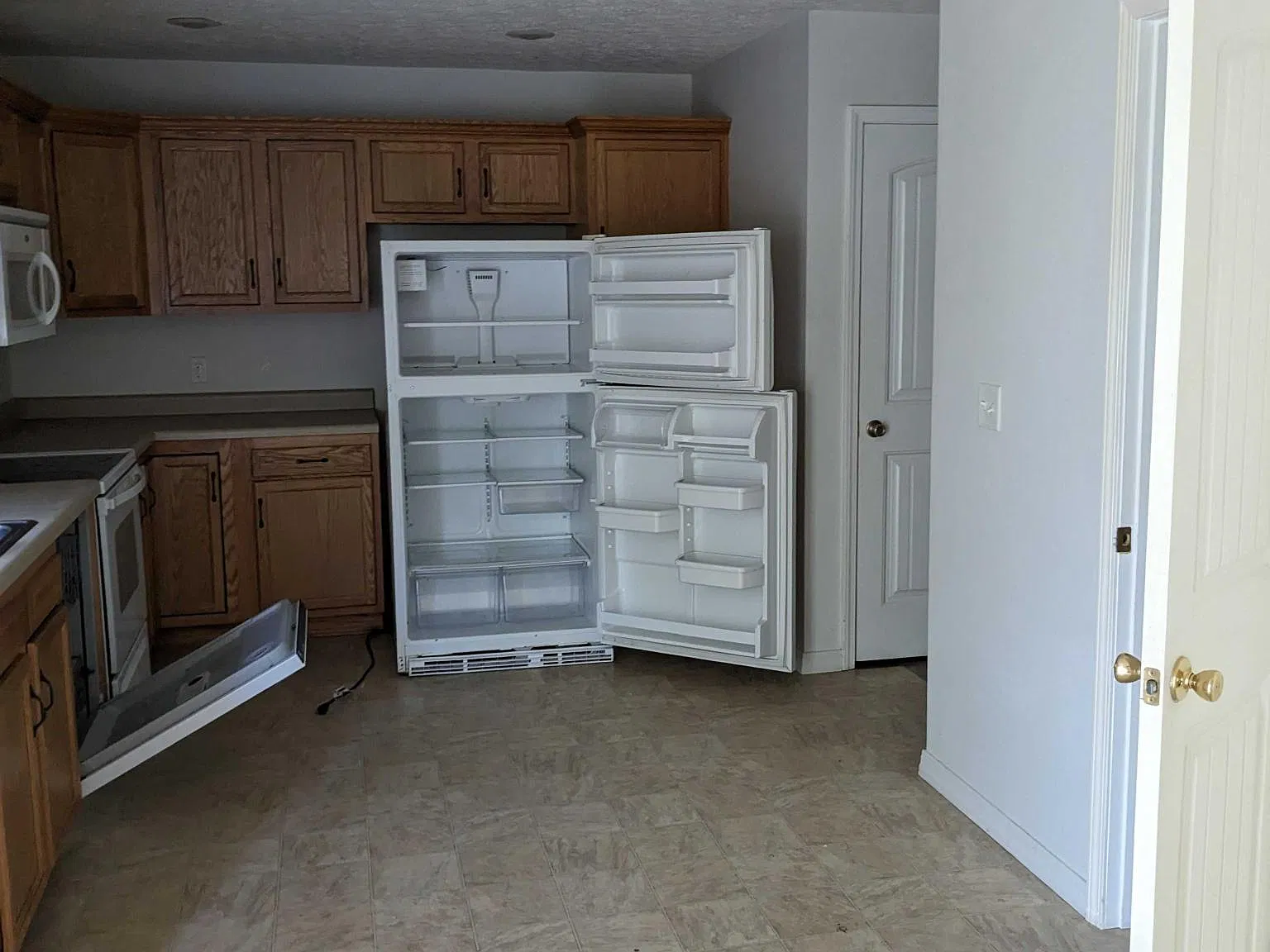 3 bed, 2.5 bath, 1200 sqft, $1,000 — Photo 2