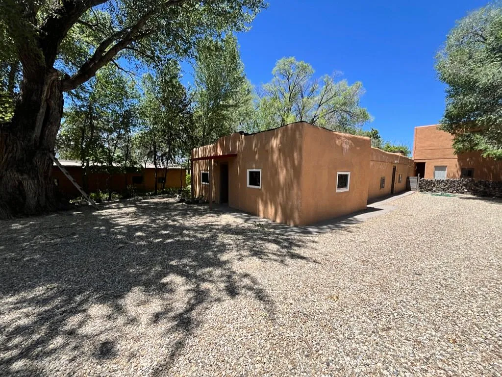 2 bed, 1.0 bath, 950 sqft, $1,750 — Photo 2