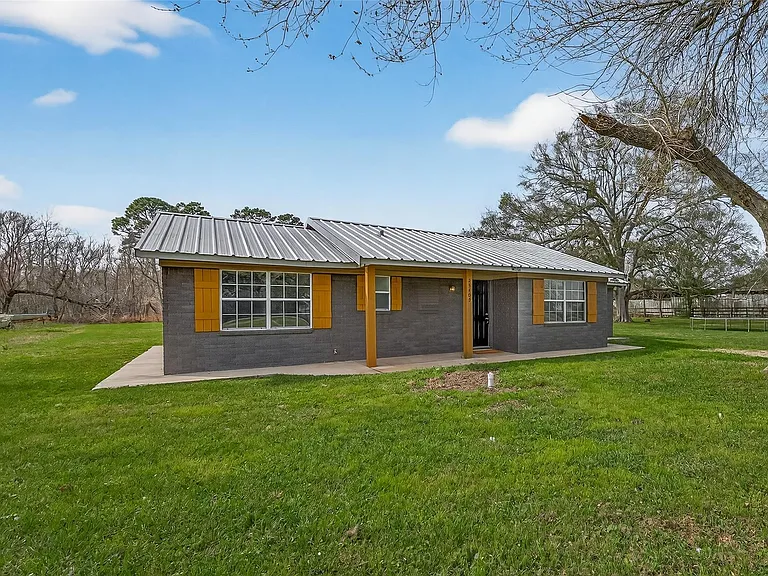 25409 Pebble Dr — Photo 2