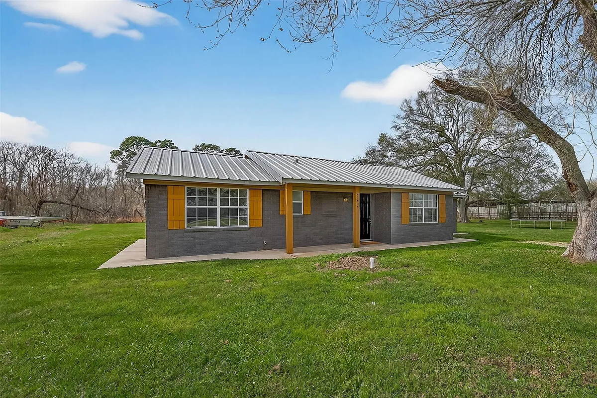Building Photo - 25409 Pebble Dr