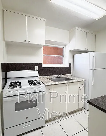 1245 W 24th St #208 — Photo 8