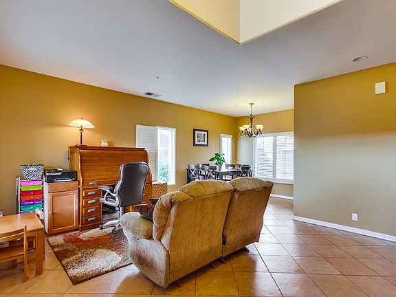 5th image of 1330 Somerset Ct