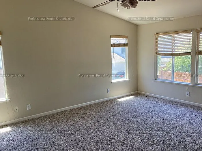 2921 W Creek Ln — Photo 15