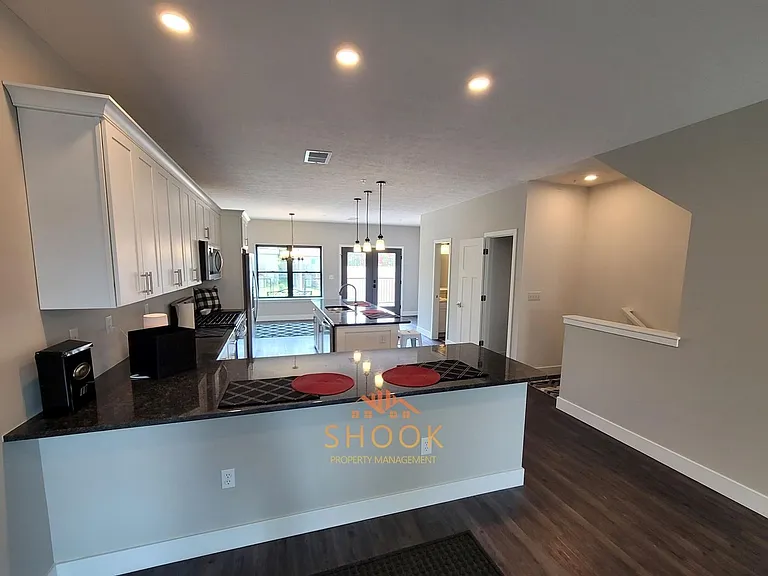 Brownstone Condominiums — Photo 27