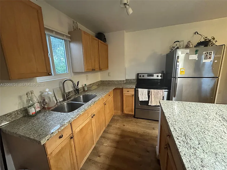 329 NW 44th St — Photo 7