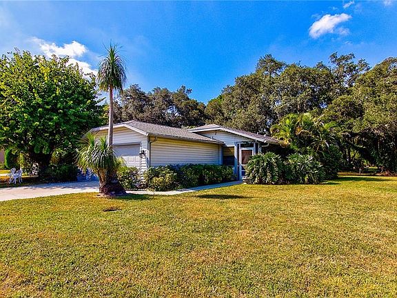 3rd image of 352 Bearded Oaks Cir