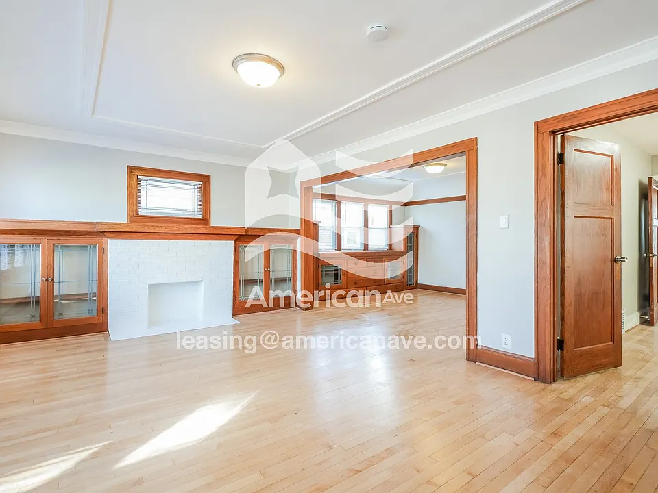 1588012_003_wm_-_living_room_13576305.jpg