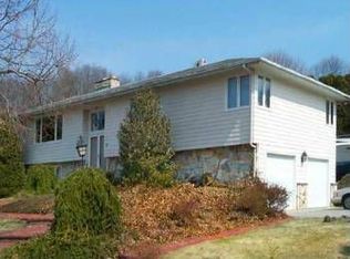 95 Wampanog Ln, Tiverton, RI 02878