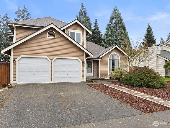 3rd image of 2818 I St SE