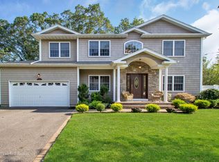134 N Richmond Ave, Massapequa, NY 11758