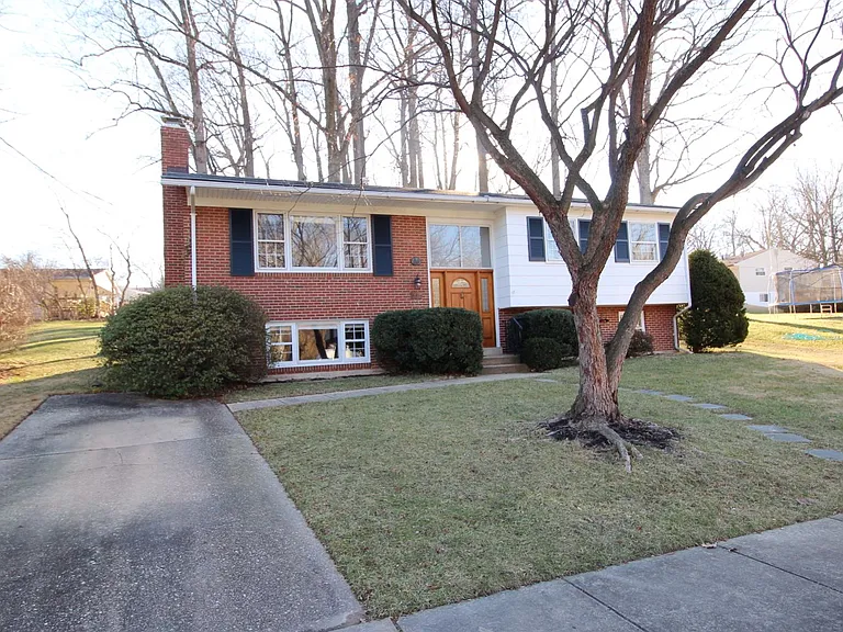 316 Patrick St SW — Photo 2