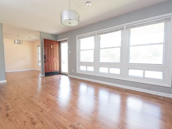 2nd image of 2336 Laramie Dr