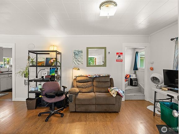 3rd image of 921 Ramer Avenue