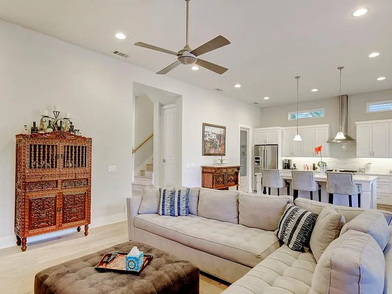 2910 Rio Grande St — Photo 3