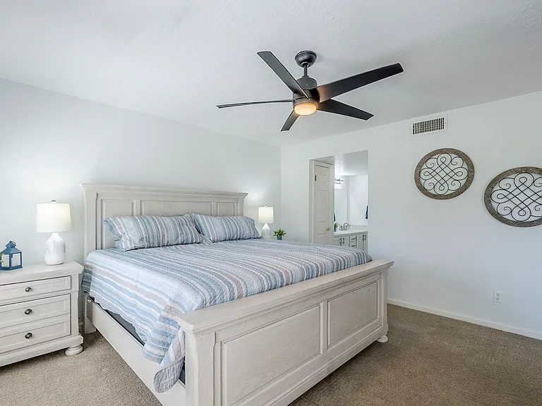 1029-7800 E Lincoln Dr — Photo 19