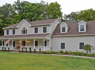 2 Eugenia Ln, Oak Ridge, NJ 07438