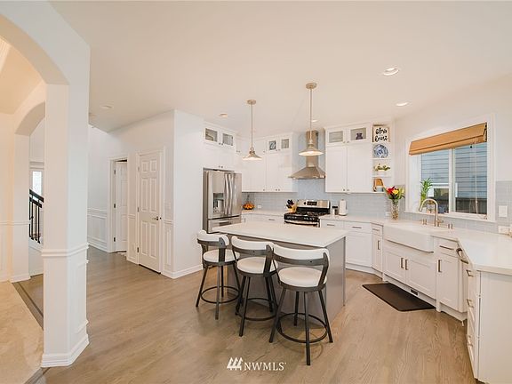 5th image of 1920 32nd Avenue Ct SW