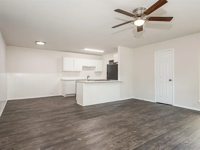 5022 Donnelly Ave — Photo 4