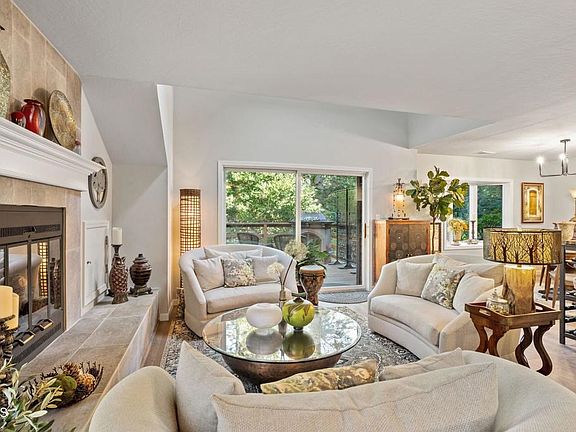 2nd image of 44883 Suntrap Meadow Cir