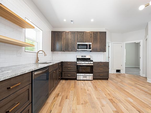 3rd image of 962 E Long St #962