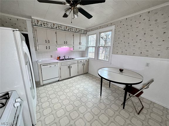 5th image of 415 Forest Hill Dr