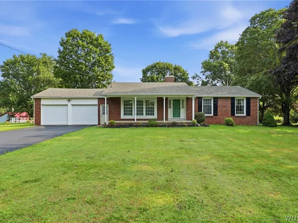 531 Stolle Rd, Elma, NY 14059