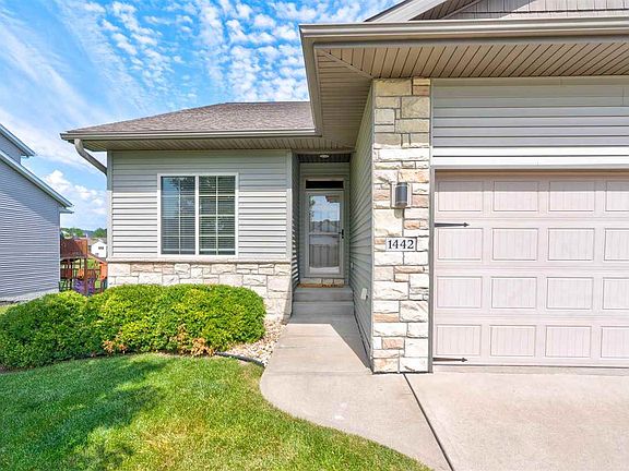 3rd image of 1442 Alder Dr