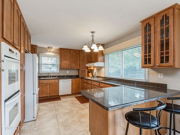 5th image of 1121 S Cherrywood Dr