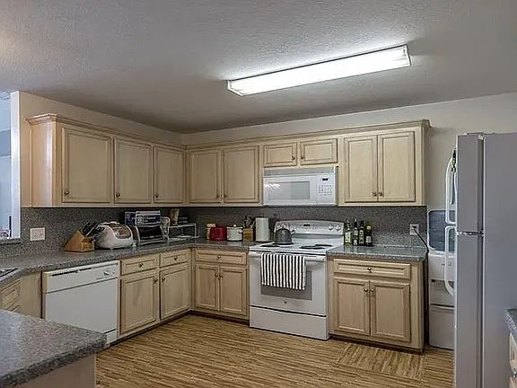 2nd image of 1016 Willow Pond Ct