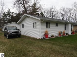 112 Dale Dr, Houghton Lake, MI 48629