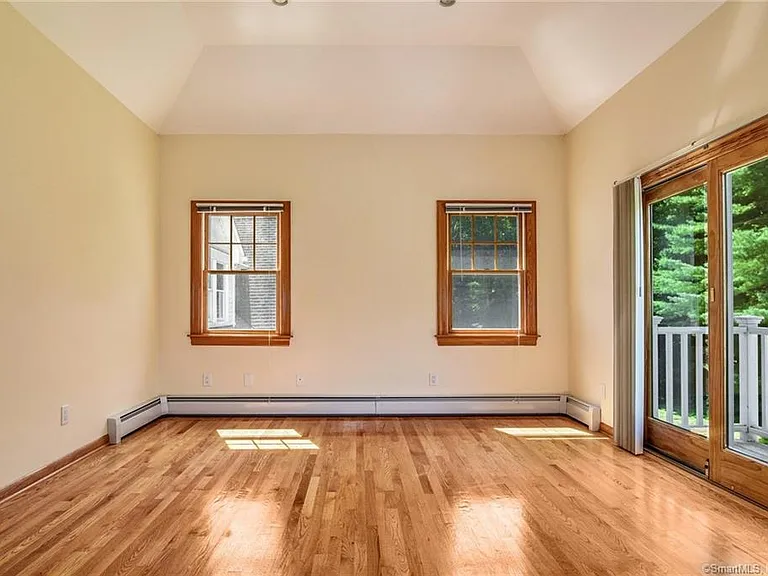 10 Fernwood Rd — Photo 11