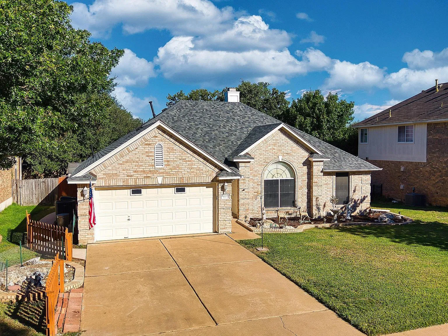 3 bed, 2.0 bath, 1712 sqft, $2,200 — Photo 4