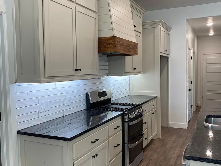 2252 E Thomas Ter — Photo 11