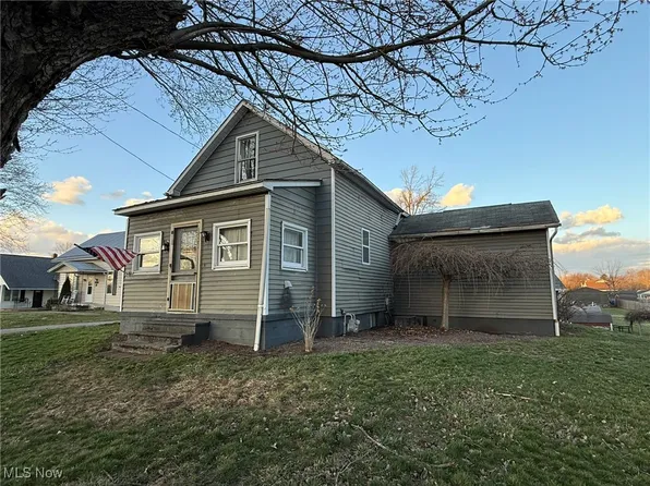 321 N Walnut St, Gnadenhutten, OH 44629