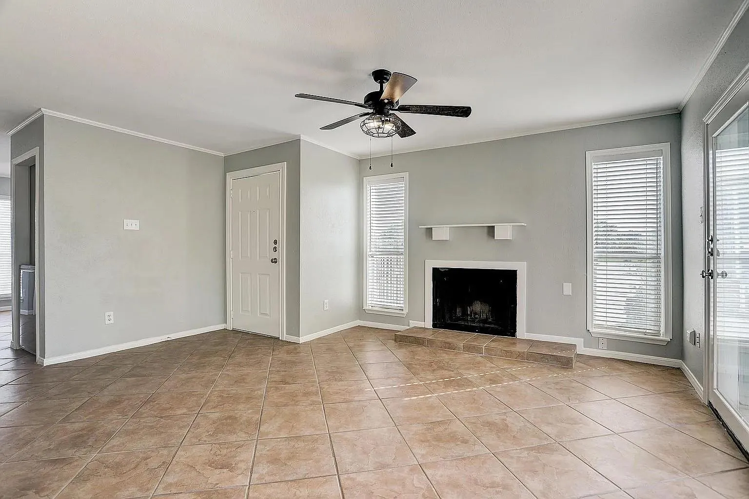 2 bed, 1.5 bath, 866 sqft, $1,350 — Photo 3