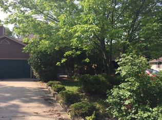 483 Manchester Ln, Hartland, WI 53029