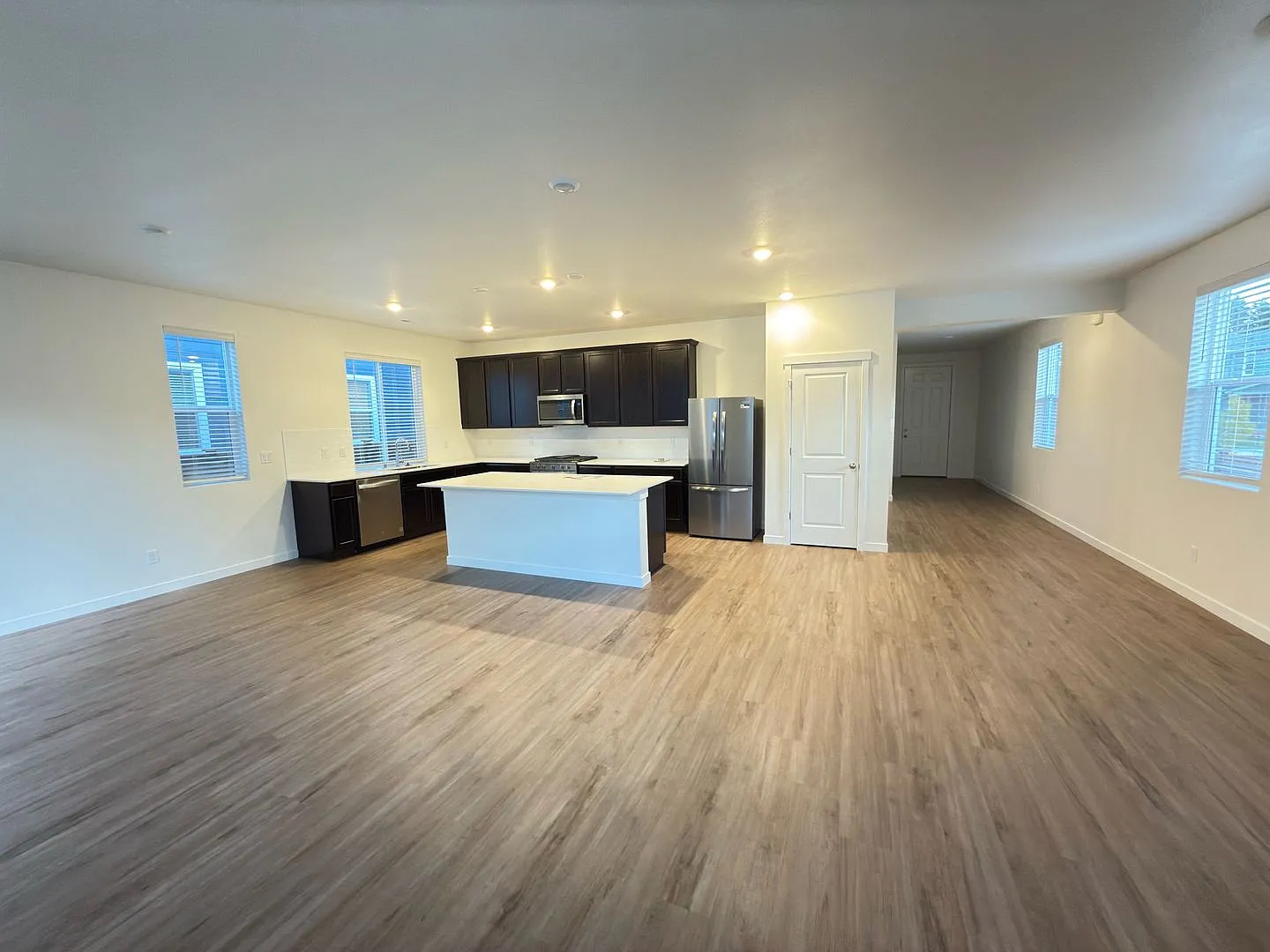 Beautiful New 5 Bedroom House in Covington — Photo 2