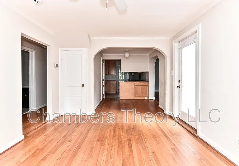 419 S Barton St — Photo 4
