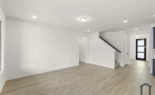 1609 Glacier Dr — Photo 4