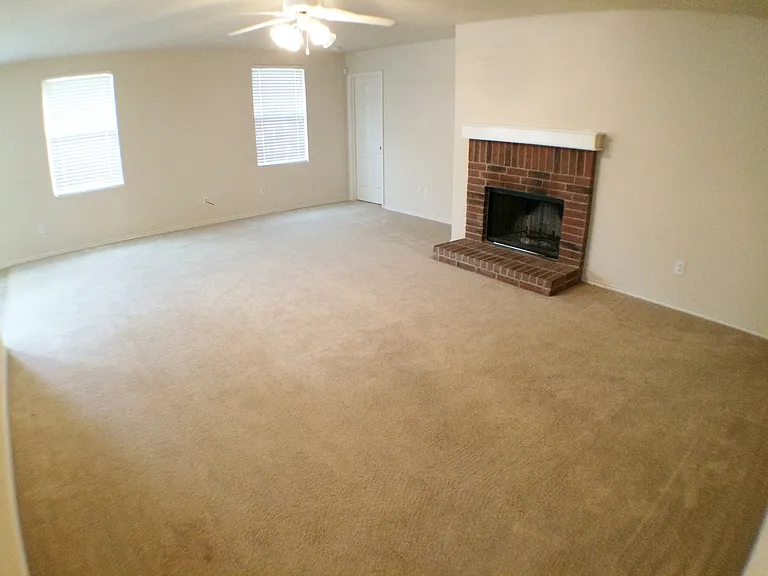 2805 Cameron Way — Photo 3