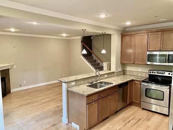 5th image of 119 Cedar St #119