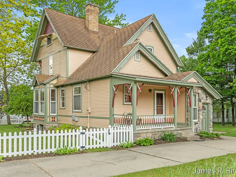 529 Avery St — Photo 37