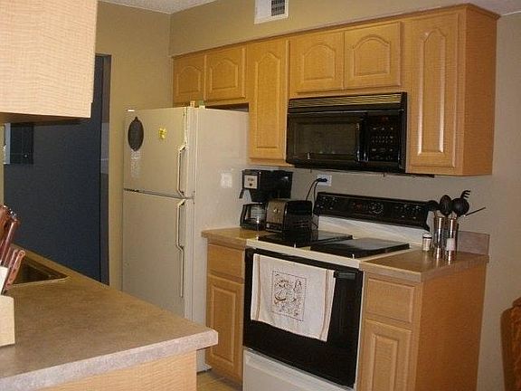 5th image of 925 Casey Ct APT 1