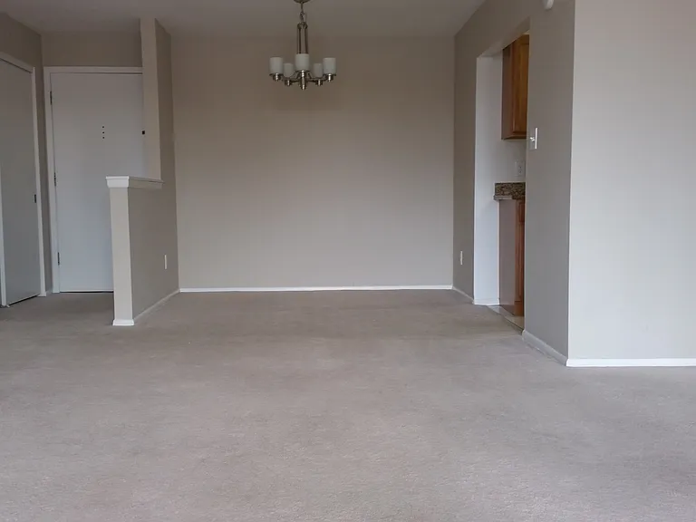 800 E Henry Clay St #207 — Photo 6